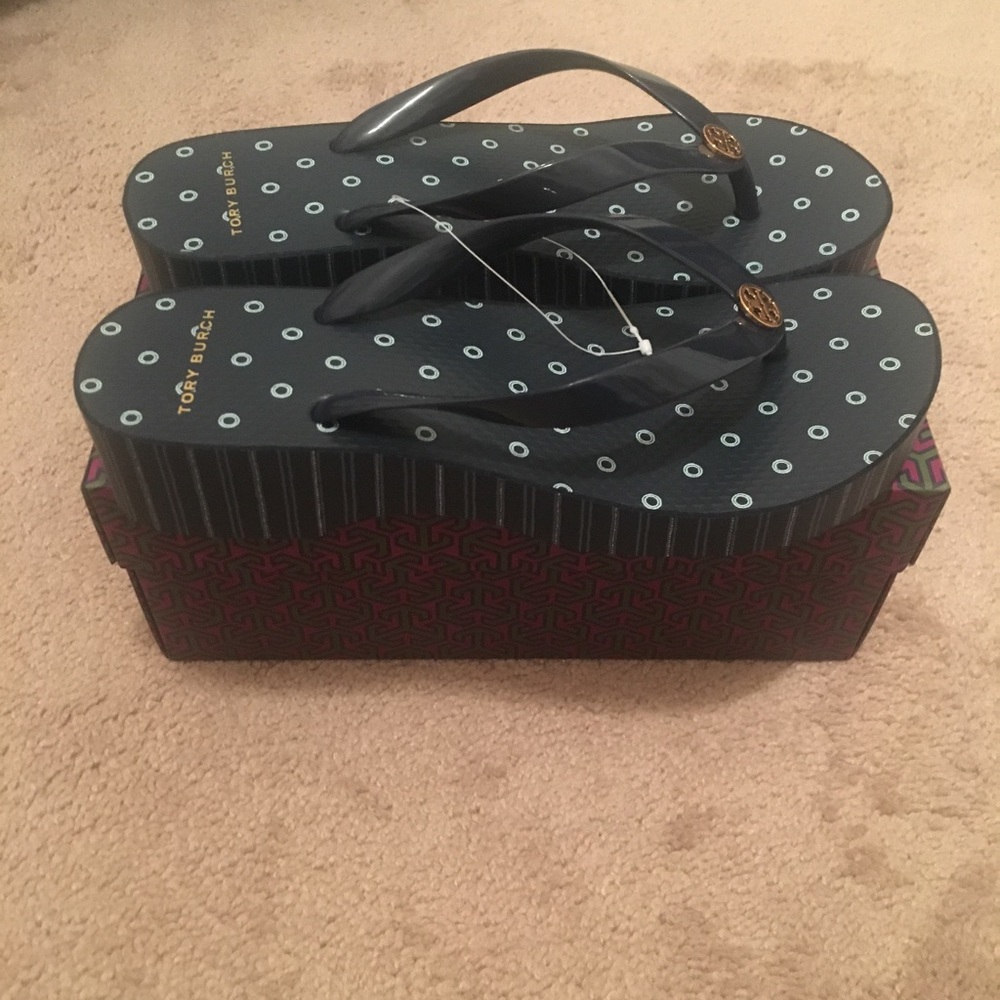 NWT Tory Burch Printed Wedge Thong Sandals - Picture 4 of 9